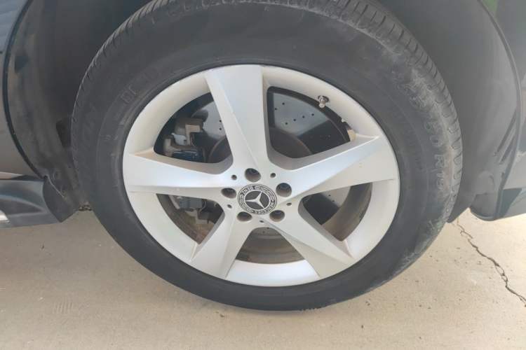 Used Mercedes-Benz M-Class 2012 ML 350 Sport Edition Right Front Wheel Hub