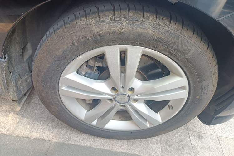 Used Mercedes-Benz M-Class 2012 ML 350 Sport Edition Right Front Wheel Hub