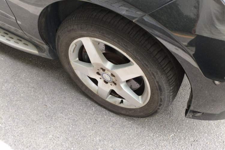 Used Mercedes-Benz M-Class 2012 ML 350 Sport Edition Right Front Wheel Hub