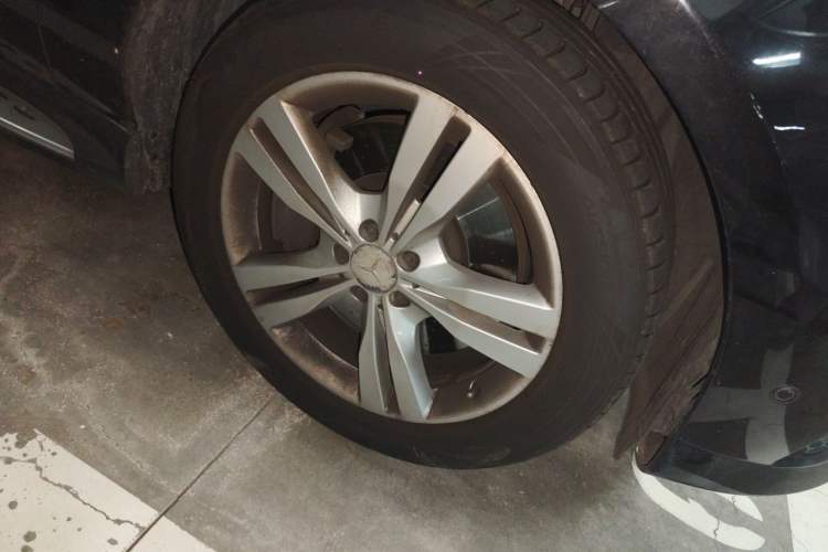 Used Mercedes-Benz M-Class 2012 ML 350 Sport Edition Right Front Wheel Hub