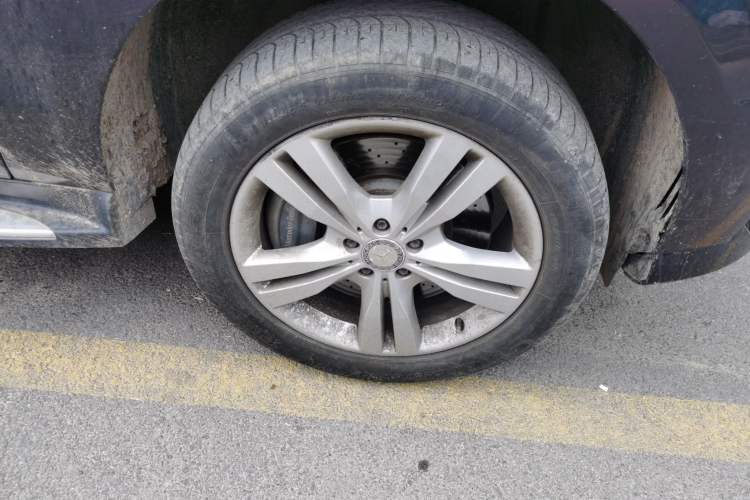 Used Mercedes-Benz M-Class 2012 ML 350 Sport Edition Right Front Wheel Hub