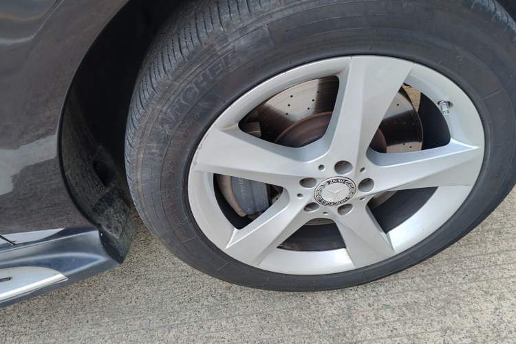 Used Mercedes-Benz M-Class 2012 ML 350 Sport Edition Right Front Wheel Hub