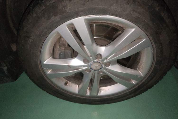 Used Mercedes-Benz M-Class 2012 ML 350 Sport Edition Right Front Wheel Hub