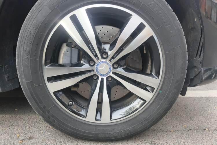 Used Mercedes-Benz M-Class  Right Front Wheel Hub