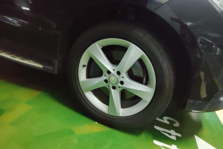 Used Mercedes-Benz M-Class 2012 ML 300 Right Front Wheel Hub