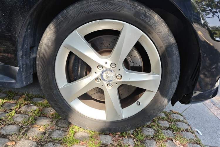 Used Mercedes-Benz M-Class 2012 ML 350 Sport Edition Right Front Wheel Hub