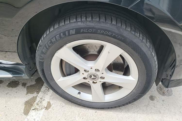 Used Mercedes-Benz M-Class 2012 ML 350 Sport Edition Right Front Wheel Hub