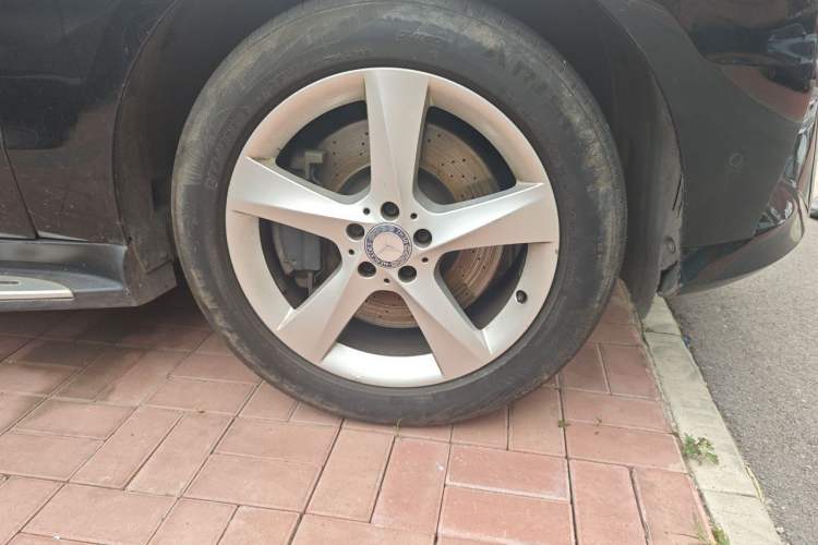 Used Mercedes-Benz M-Class 2012 ML 350 Sport Edition Right Front Wheel Hub