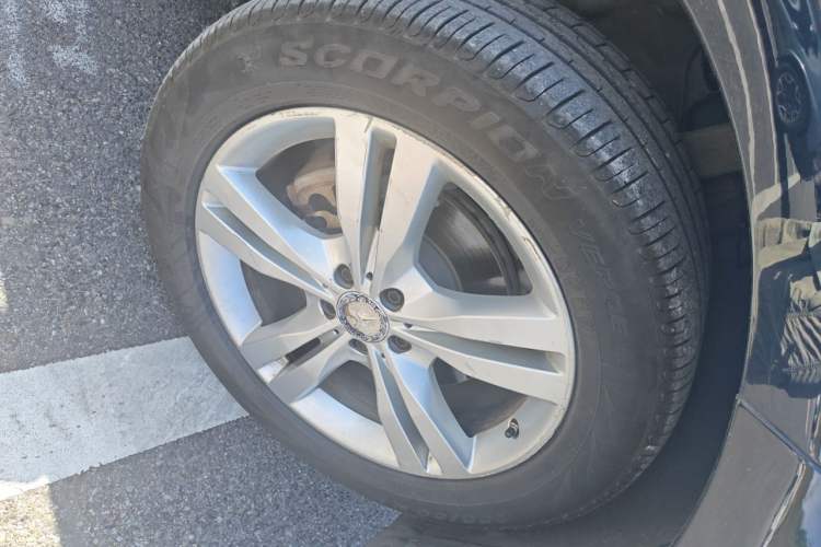 Used Mercedes-Benz M-Class 2012 ML 350 Luxury Edition Right Front Wheel Hub