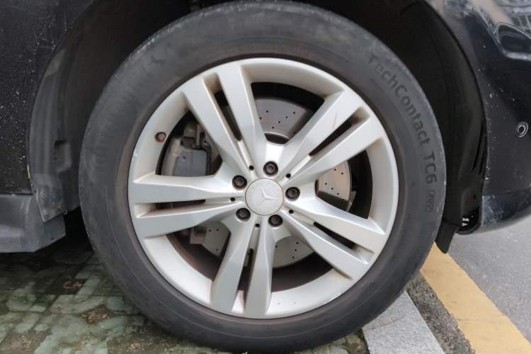 Used Mercedes-Benz M-Class 2012 ML 350 Sport Edition Right Front Wheel Hub