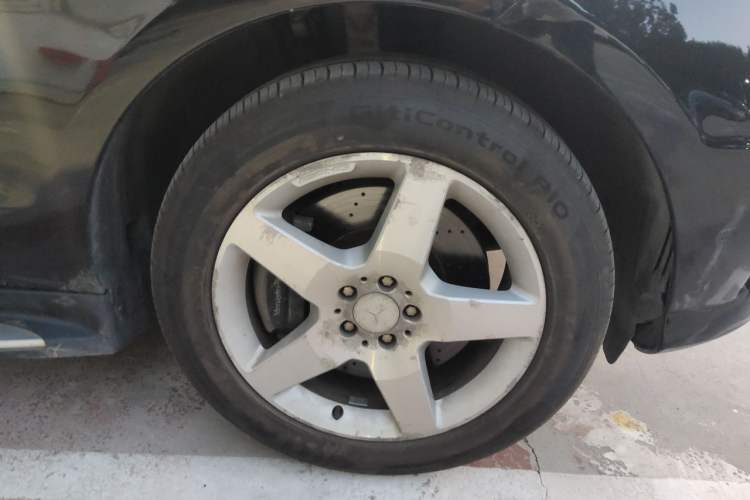 Used Mercedes-Benz M-Class 2012 ML 350 Luxury Edition Right Front Wheel Hub