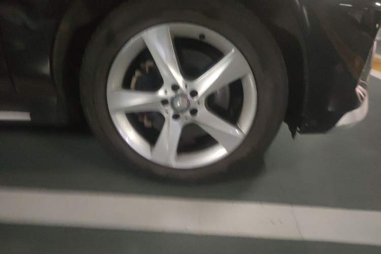 Used Mercedes-Benz M-Class 2012 ML 300 Right Front Wheel Hub