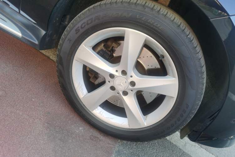 Used Mercedes-Benz M-Class 2012 ML 350 Sport Edition Right Front Wheel Hub