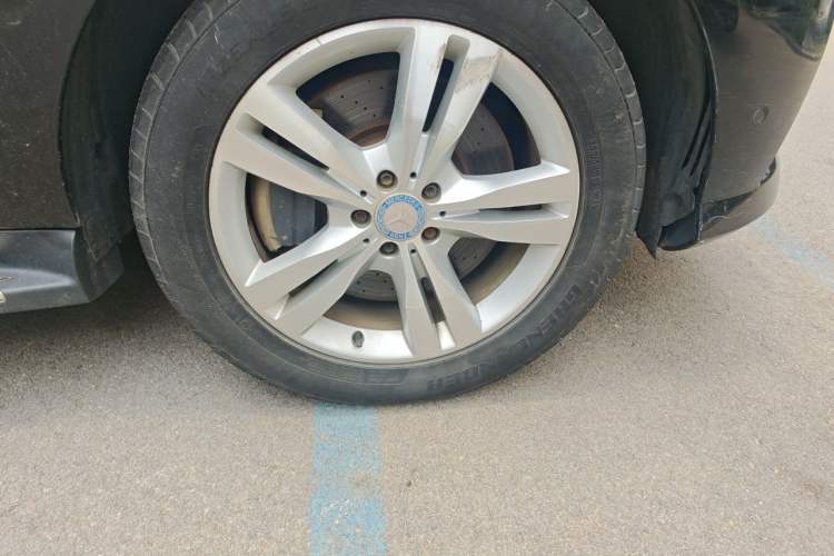 Used Mercedes-Benz M-Class 2012 ML 350 Sport Edition Right Front Wheel Hub
