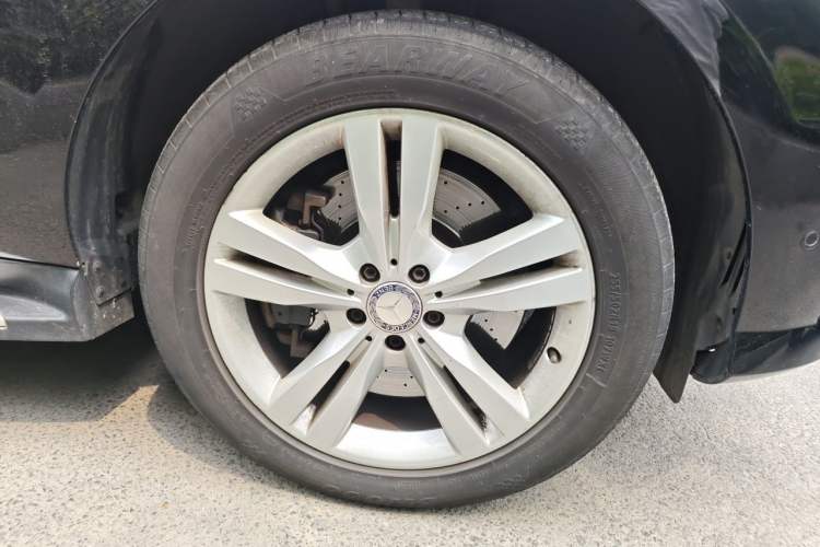 Used Mercedes-Benz M-Class 2012 ML 350 Sport Edition Right Front Wheel Hub