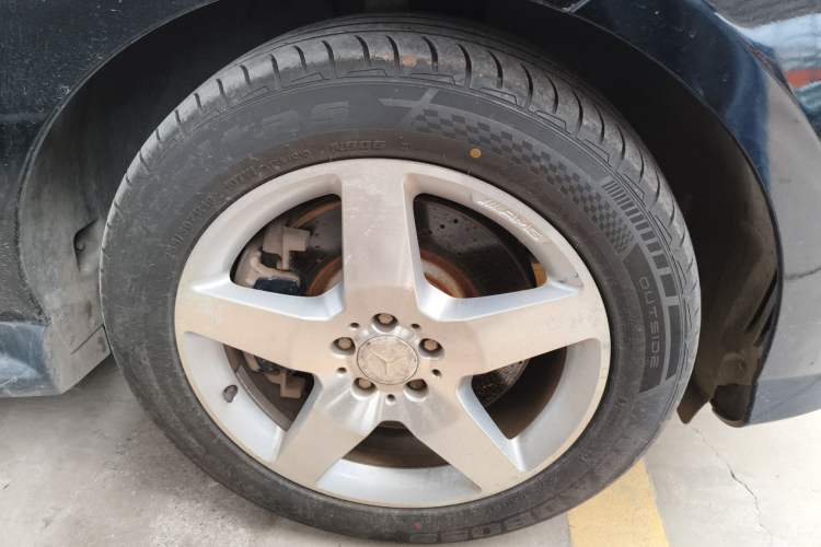 Used Mercedes-Benz M-Class 2012 ML 350 Luxury Edition Right Front Wheel Hub