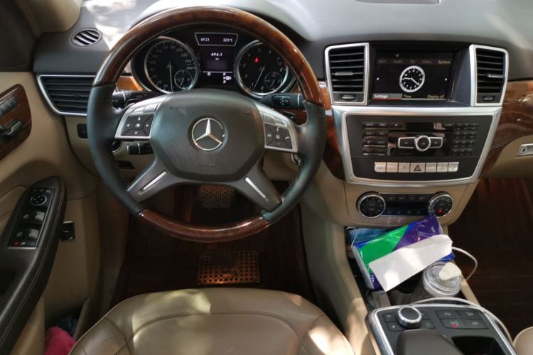 Used Mercedes-Benz M-Class 2012 ML 350 Luxury Edition Steering Wheel