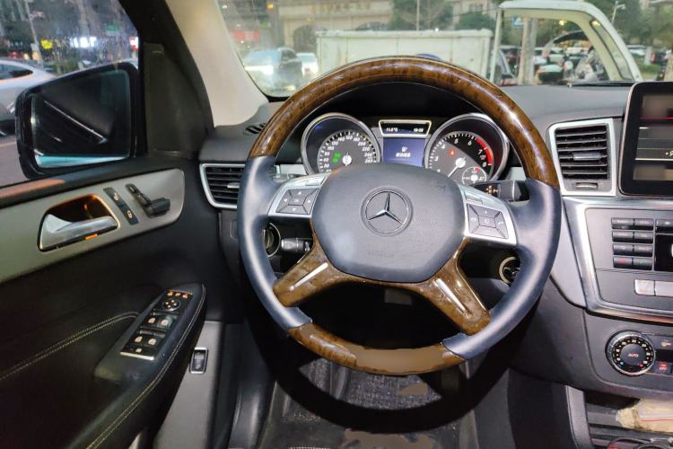 Used Mercedes-Benz M-Class 2012 ML 300 Steering Wheel
