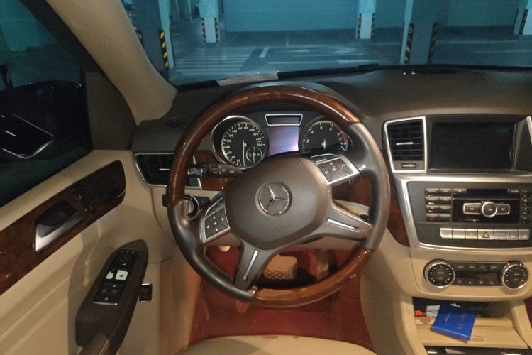 Used Mercedes-Benz M-Class 2012 ML 350 Luxury Edition Steering Wheel