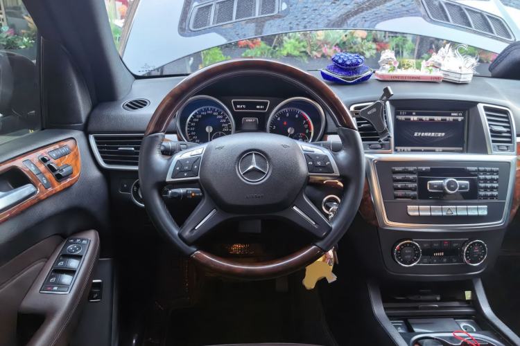 Used Mercedes-Benz M-Class 2012 ML 350 Luxury Edition Steering Wheel