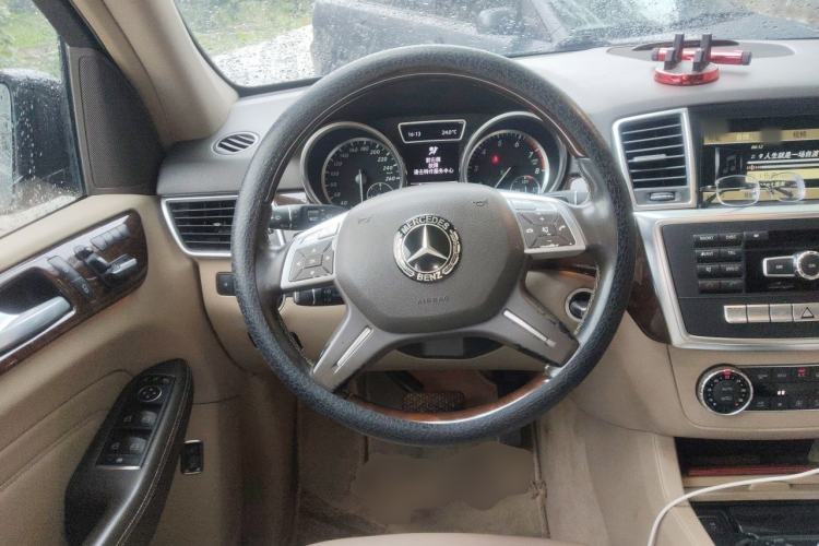 Used Mercedes-Benz M-Class 2012 ML 350 Luxury Edition Steering Wheel