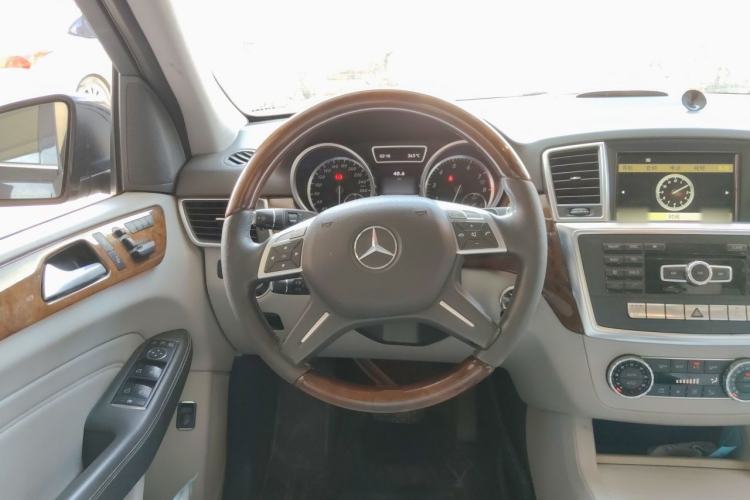 Used Mercedes-Benz M-Class 2012 ML 350 Luxury Edition Steering Wheel