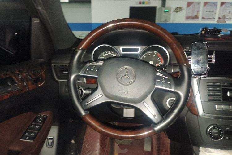 Used Mercedes-Benz M-Class 2012 ML 350 Luxury Edition Steering Wheel