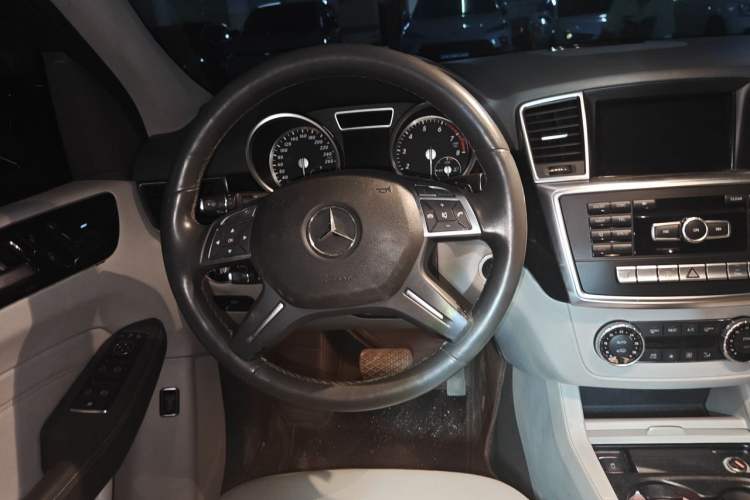 Used Mercedes-Benz M-Class 2012 ML 350 Sport Edition Steering Wheel