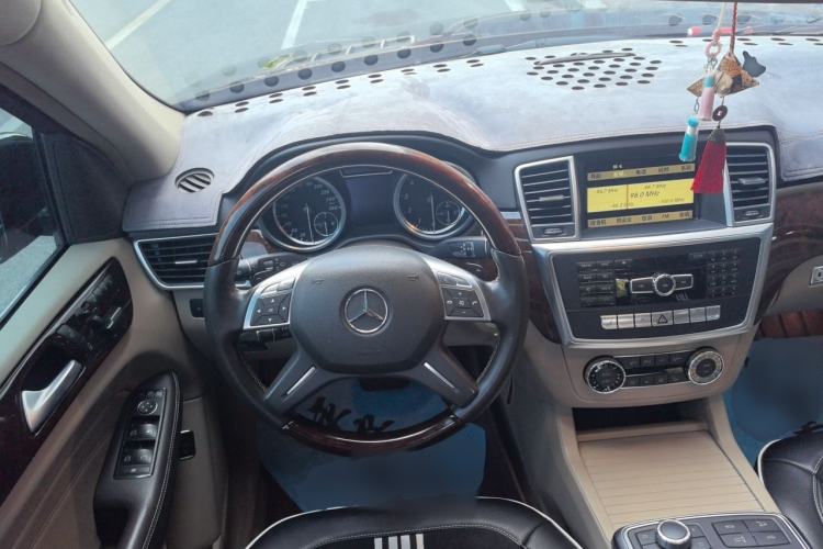 Used Mercedes-Benz M-Class 2012 ML 350 Luxury Edition Steering Wheel