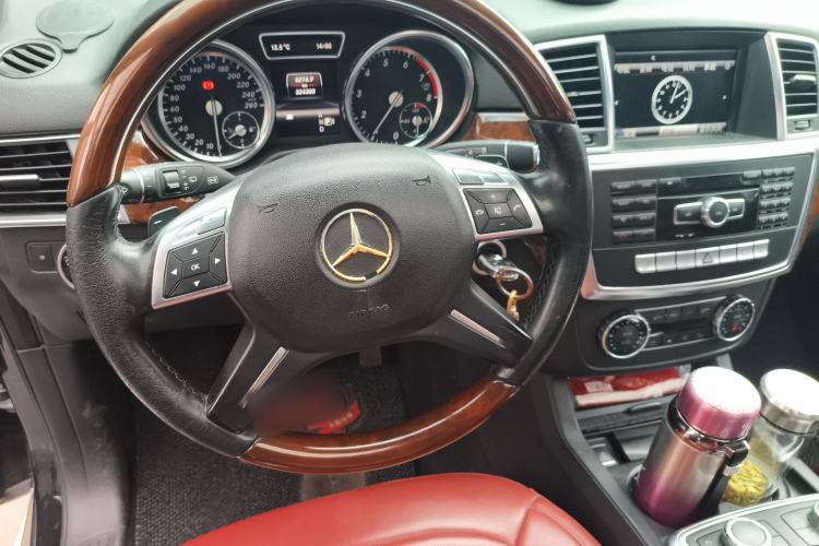 Used Mercedes-Benz M-Class 2012 ML 350 Luxury Edition Steering Wheel