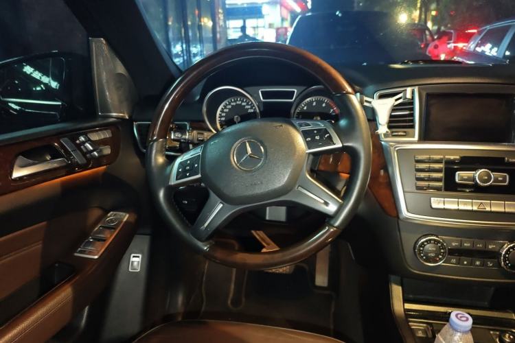 Used Mercedes-Benz M-Class 2012 ML 350 Luxury Edition Steering Wheel