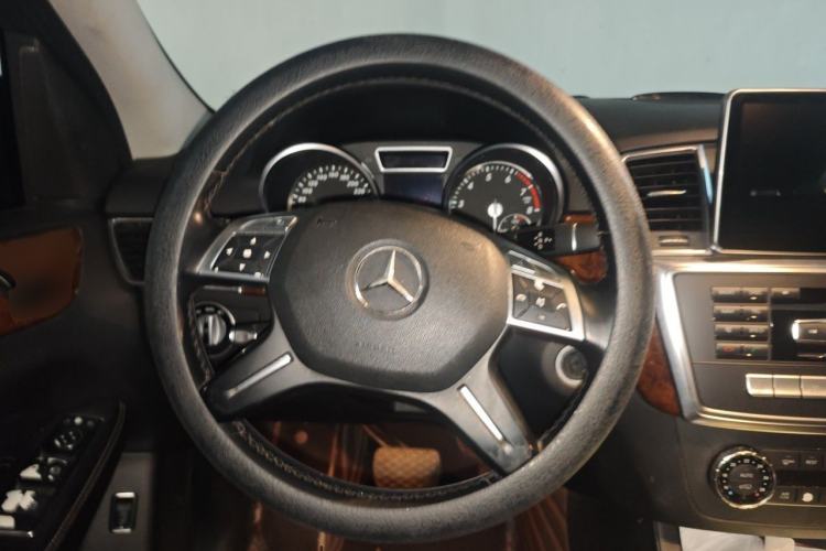 Used Mercedes-Benz M-Class 2012 ML 350 Sport Edition Steering Wheel