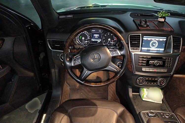 Used Mercedes-Benz M-Class 2012 ML 350 Luxury Edition Steering Wheel