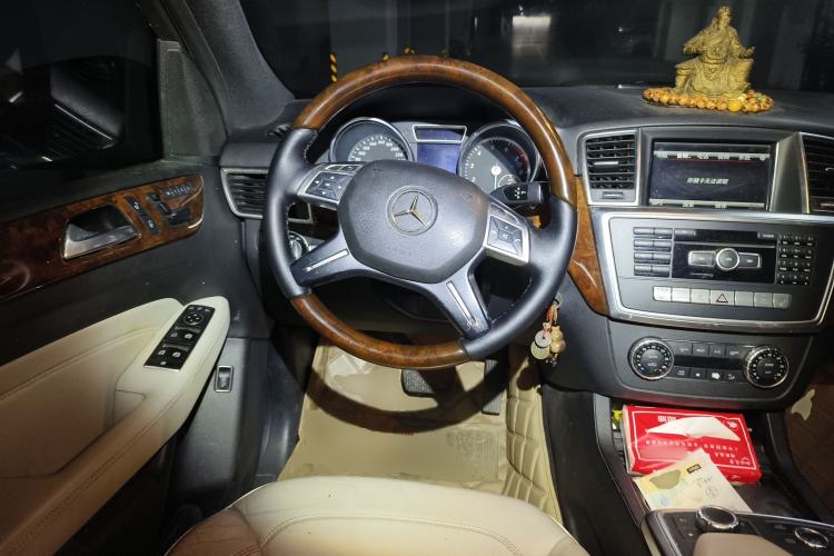 Used Mercedes-Benz M-Class 2012 ML 350 Luxury Edition Steering Wheel