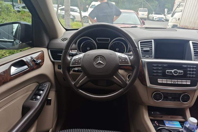 Used Mercedes-Benz M-Class 2012 ML 350 Sport Edition Steering Wheel