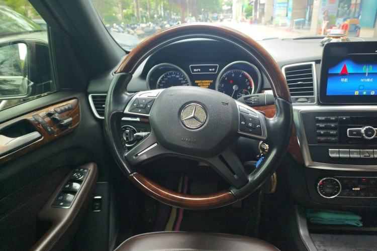 Used Mercedes-Benz M-Class 2012 ML 350 Sport Edition Steering Wheel