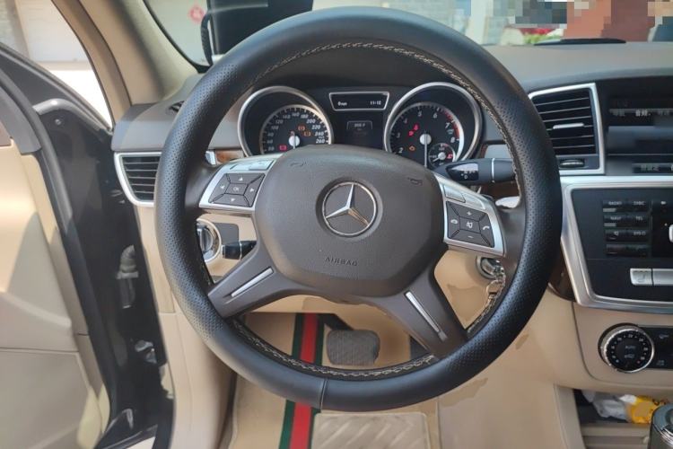 Used Mercedes-Benz M-Class 2012 ML 350 Sport Edition Steering Wheel