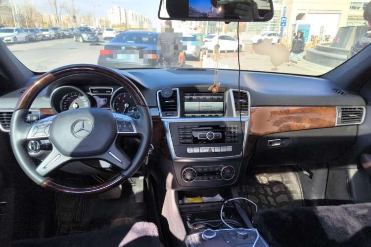 Used Mercedes-Benz M-Class 2012 ML 350 Luxury Edition Steering Wheel