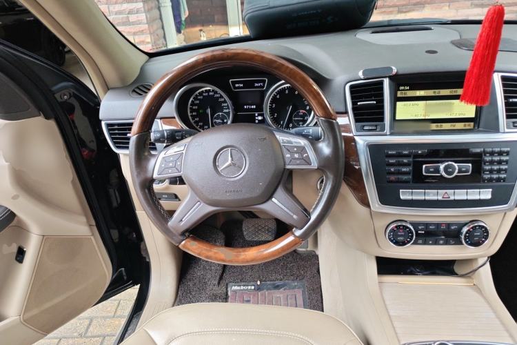 Used Mercedes-Benz M-Class 2012 ML 350 Luxury Edition Steering Wheel