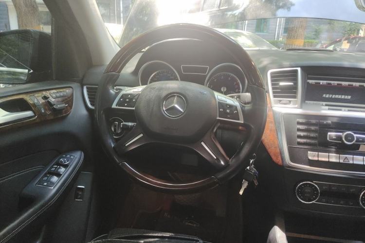 Used Mercedes-Benz M-Class 2012 ML 350 Luxury Edition Steering Wheel