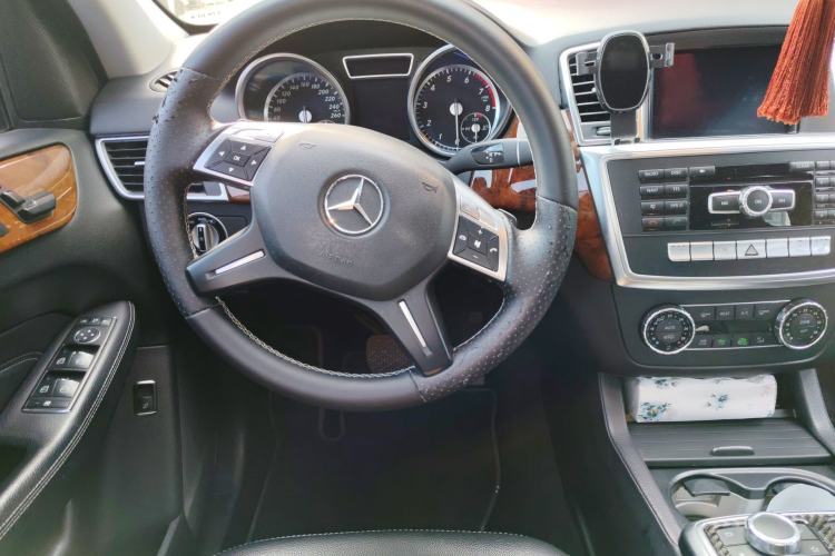 Used Mercedes-Benz M-Class 2012 ML 350 Sport Edition Steering Wheel