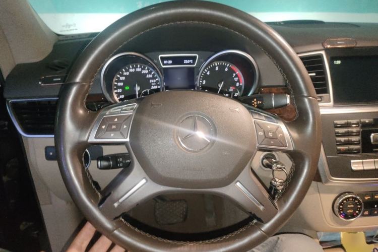 Used Mercedes-Benz M-Class 2012 ML 350 Sport Edition Steering Wheel