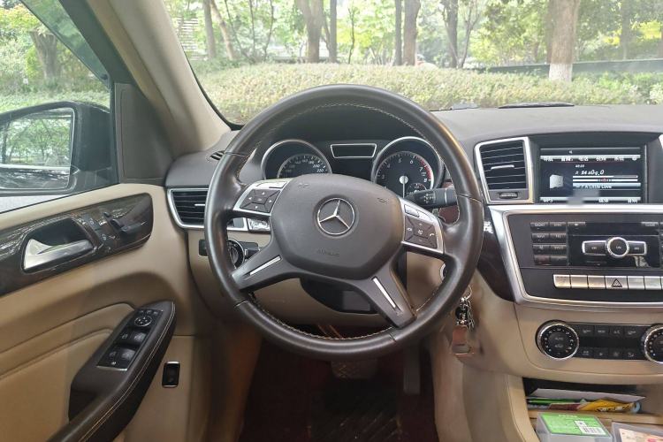 Used Mercedes-Benz M-Class 2012 ML 350 Sport Edition Steering Wheel