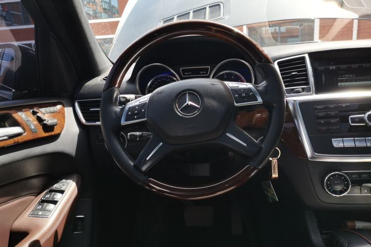 Used Mercedes-Benz M-Class 2012 ML 350 Luxury Edition Steering Wheel