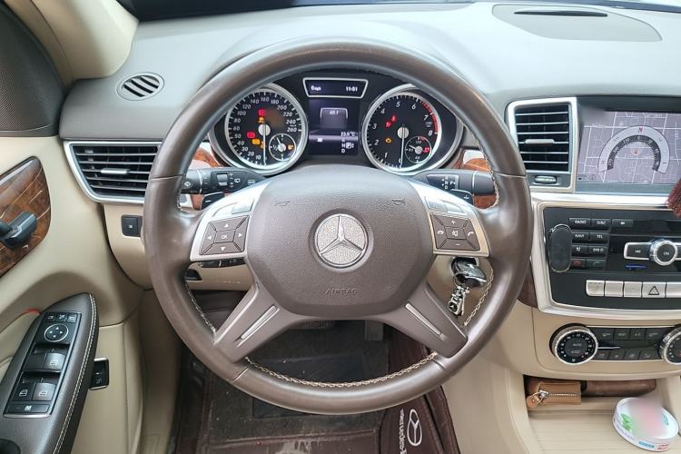 Used Mercedes-Benz M-Class 2012 ML 350 Sport Edition Steering Wheel