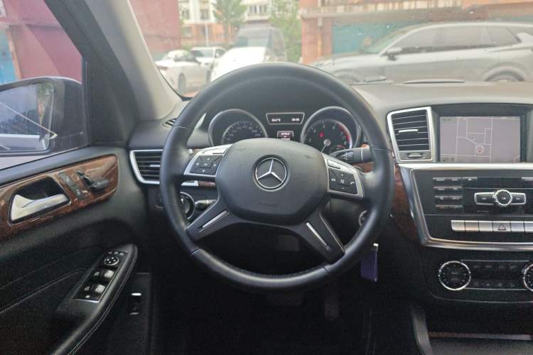Used Mercedes-Benz M-Class 2012 ML 350 Sport Edition Steering Wheel