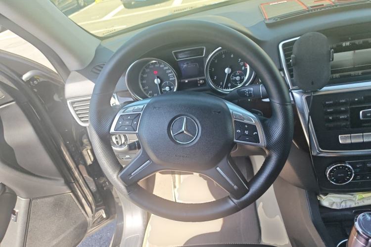 Used Mercedes-Benz M-Class 2012 ML 350 Luxury Edition Steering Wheel