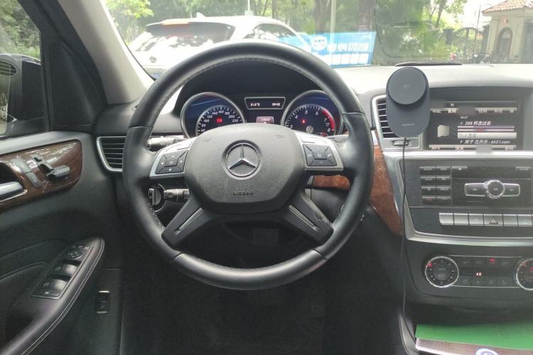 Used Mercedes-Benz M-Class 2012 ML 350 Sport Edition Steering Wheel