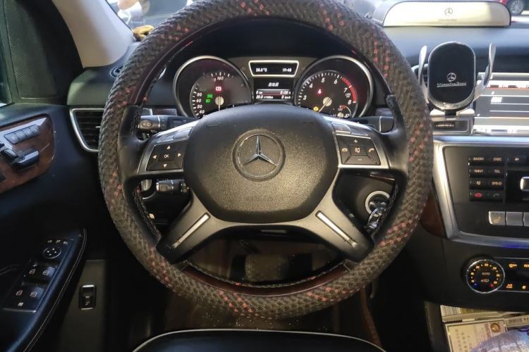 Used Mercedes-Benz M-Class 2012 ML 350 Luxury Edition Steering Wheel