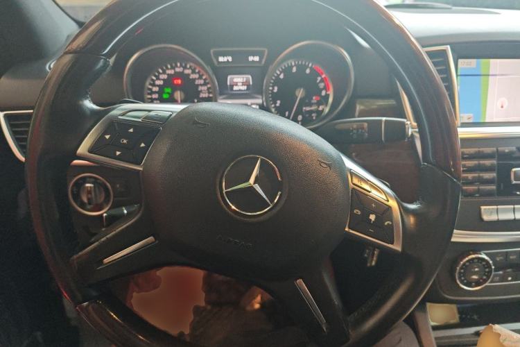 Used Mercedes-Benz M-Class 2012 ML 350 Luxury Edition Steering Wheel